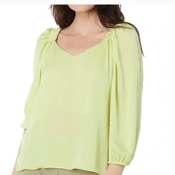 Vince Camuto 3/4 Sleeve Ruch Shoulder V-Neck - Medium - Picture 1 of 5